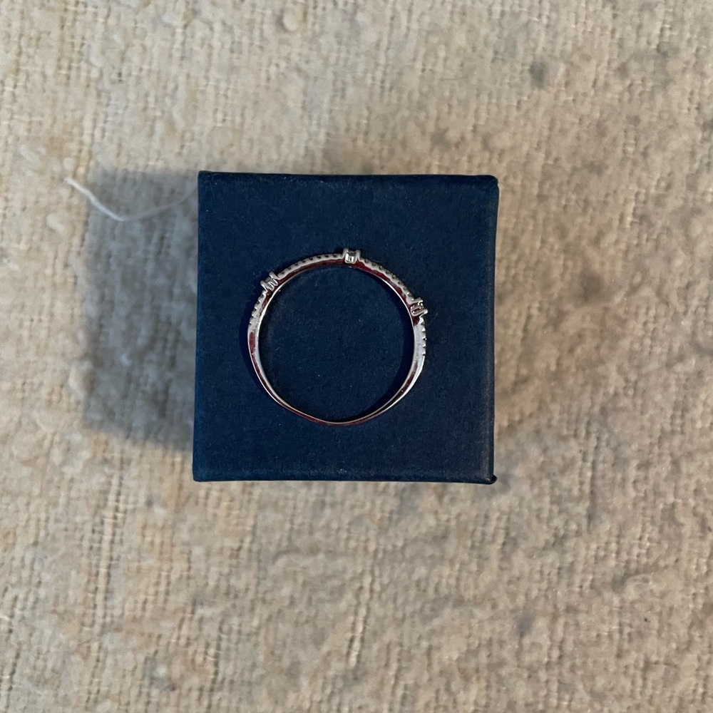 Dainty Sterling Silver Ring - size 8 - Picture 4 of 4
